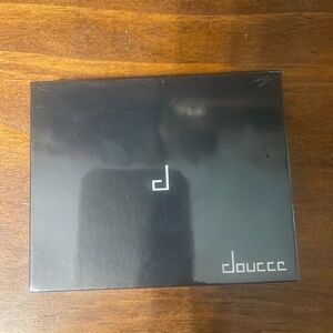 Doucce Elegant Black Cosmetic Case